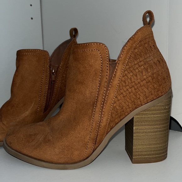Madden Girl Camel Booties SIZE 6 (worn a handful of times, not my style anymore) - Picture 3 of 4